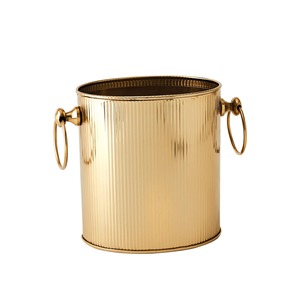 Cubo de Hielo Dorado Acanalado con Asas de Anillo, Enfriador de Bebidas Redondo de Metal Pulido, Lujo Moderno - Product Image 2
