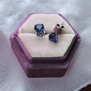 Pendientes de Zafiro Azul Aciano en Plata de Ley Bañada en Oro Estilo Martini, Joyería de Piedras Preciosas Hecha a Mano para Mujer, Venta al por Mayor para Fiestas - Product Image 4