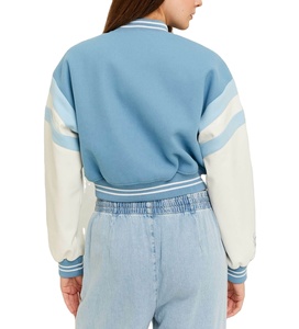 Veste universitaire en laine courte personnalisée pour femmes, style hip-hop, streetwear d'hiver avec manches en cuir brodées en chenille - Product Image 2