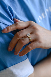 Bague de fiançailles en diamant naturel certifiée GIA Design personnalisé en or 18K pour mariage ou fête-Bijoux en vrac d'un fournisseur de confiance - Product Image 4