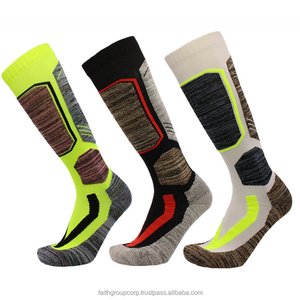 Marque personnalisée Hommes Épais Genou Haute Déodorant Coton Professionnel Chaussettes Automne Motif Imprimé pour Sports d'Hiver-Ski - Product Image 1