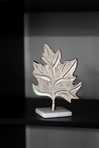 Centro de mesa decorativo de metal creativo diseñado para realzar mesas de café, espacios de comedor y áreas de recepción - Product Image 3