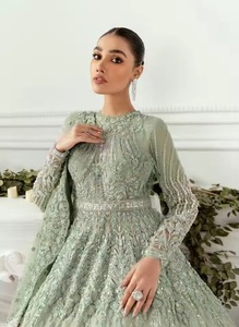 Robe de mariée pakistanaise de luxe vert menthe à manches longues, en tulle lourdement pailleté, style Peshwas, longueur ras du sol, robe de bal de mariage maxi - Product Image 4