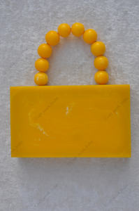 Bolso de mano tipo clutch de resina amarilla hecho a mano con asa de cuentas, bolso de lujo para fiestas nocturnas, bodas y eventos especiales para mujer - Product Image 4