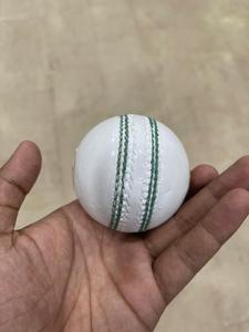 Balle de cricket blanche Kookaburra, 40 points de couture, couture verte, 5,5 OZ, balle d'entraînement, vente en gros, logo personnalisé - Product Image 6