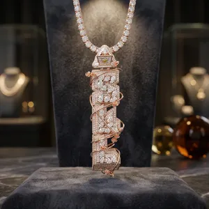 Colgante de Piedras de Moissanita Geométricas con Piedras de Corte Princesa Engastadas en Canal, Diseño Temático en Oro Rosa, Amuleto de Lujo, Joyería Unisex para Fiestas - Product Image 2