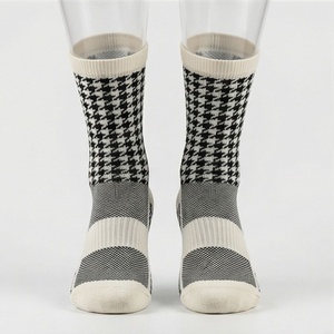 Chaussettes pour hommes, motif pied-de-poule, tricotées, respirantes, coton, polyester, élasthanne, style classique pour tous les jours, automne - Product Image 1