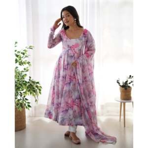 Hermoso Vestido Anarkali Morado con Pantalón y Dupatta en Talla XS para Fiestas y Graduaciones - Product Image 2