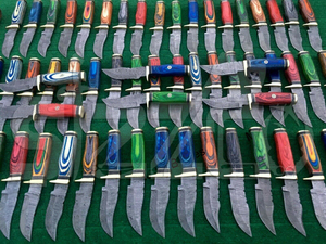 Couteaux de chasse Damas à prix réduit, couteau à lame fixe forgé, couteau de camping avec manche personnalisé en bois et laiton pour les détaillants - Product Image 2