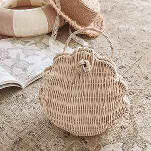 Bolsos con forma de concha marina, cestas de ratán natural con asa para niñas, accesorios infantiles a precio económico. - Product Image 6