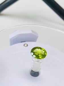 Péridot naturel certifié IGI, taille ovale, 4,68 carats, couleur verte premium, clarté excellente, qualité supérieure, lustré, origine Brésil - Product Image 1