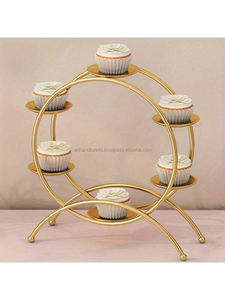 Support à gâteau à 4 niveaux en métal blanc avec roulettes pour présentation de gâteaux et desserts - Product Image 2
