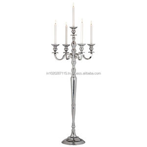 Candelabro de aluminio atemporal con brazos curvos y base resistente para eventos temáticos tradicionales de lujo - Product Image 2