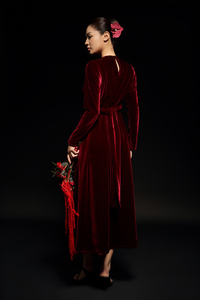 Robe midi en velours bordeaux pour femme, détail boutonné, col rond, manches classiques, coupe ample, style élégant et luxueux respirant - Product Image 6