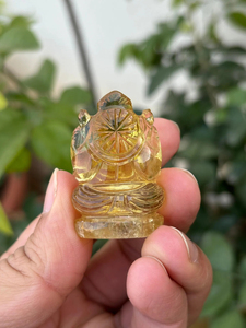 Estatua de Ganesha Tallada a Mano en Citrino Natural |   Mini Ídolo de Ganesha de Cristal |   Decoración de Altar para Divinitades Hindúes |   Regalo Espiritual al por Mayor - Product Image 5