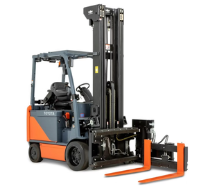 Montacargas con torreta Core Electrics con capacidad de elevación de 2,500 lb para apilamiento en ángulo de 90 grados en pasillos estrechos de alta densidad - Product Image 1