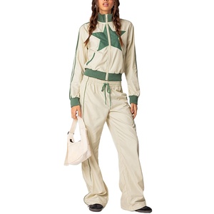 Ensemble de survêtement sport 2 pièces pour femme en tissu peigné, style streetwear personnalisé, coupe courte, motif géométrique, respirant, imperméable et coupe-vent - Product Image 2