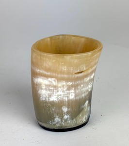 Verre à shot cylindrique unique fait main en corne de buffle durable pour whisky, bière, vin – Style classique, capacité 101-200 ml, idéal pour les fêtes - Product Image 2