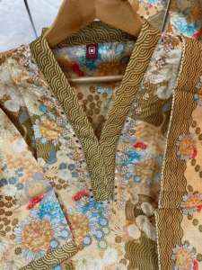 Ensemble de vêtements ethniques en soie Zarna pour femmes - Kurti, pantalon et dupatta - Product Image 4