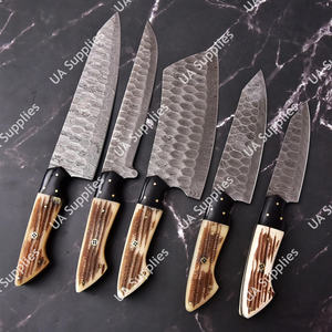 Juego de cuchillos de chef modernos de 5 piezas de acero de Damasco hecho a mano con hoja martillada, orientación de mano ajustable, mango de cuerno de ciervo y funda de cuero - Product Image 3