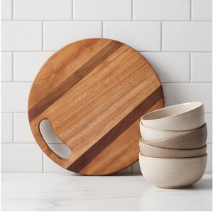 Tabla de cortar redonda de madera con orificio para colgar, bloque de corte bicolor para cocina - Product Image 6
