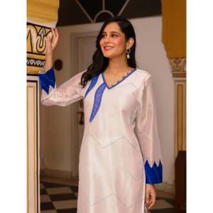 Conjunto de Kurta de Chifón Blanco Estilo Casual para Mujer con Parche Azul Leheriya para Primavera/Verano Disponible en Talla XS - Product Image 6