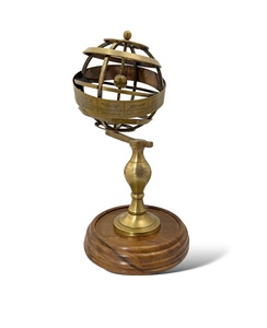 Globe armillaire en laiton de 15 pouces sur trépied en bois ARM55, design Art Déco antique rotatif et éclairé, décoration de bureau, artisanat Tajdaar - Product Image 4