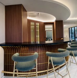 ชุดบาร์หรู Aurum Arc รุ่นปี 2026 เฟอร์นิเจอร์เคาน์เตอร์แบบมีไฟ LED สไตล์โมเดิร์น สำหรับใช้ในบ้านสไตล์ฟาร์มเฮาส์ อพาร์ตเมนต์ และวิลล่า - Product Image 4