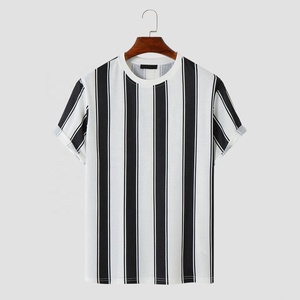 T-shirt décontracté pour homme à rayures verticales noires et blanches, manches courtes, col rond, coupe classique, en coton - Product Image 1