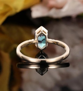 Bague de fiançailles en argent avec alexandrite taille hexagonale et pierre précieuse à changement de couleur, bague de mariage et de promesse géométrique de luxe pour femme - Product Image 3