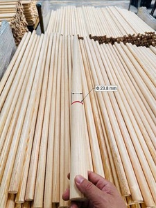 Manche de rechange en bois de pin pour râteau à feuilles et râteau à gazon, longueur 1200-1500 mm, fabriqué à Taïwan - Product Image 1