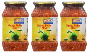 Mixed Pickle est un condiment traditionnel épicé et acidulé, préparé à partir d'un mélange savoureux de mangue, de citron vert, d'ail et d'épices aromatiques. - Product Image 4