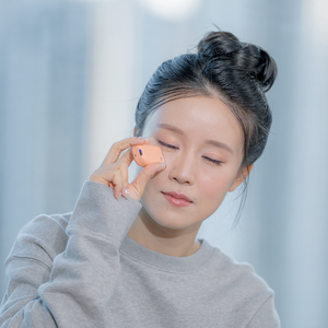 Kaisca - Masajeador Vibratorio Antienvejecimiento para Ojos, Dispositivo para Eliminar Arrugas de los Ojos, Masajeador Facial Calefactado, ABS Rojo, Productos de Nueva Tecnología - Product Image 1