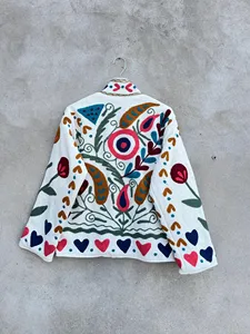 Chaqueta Suzani de Algodón Blanco para Mujer, Bordado Floral Multicolor, Estilo Boho Étnico, Chaqueta Corta Hecha a Mano - Product Image 5