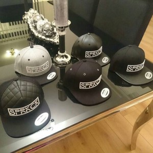 Gorra de Pana Personalizada de Alta Calidad con Textura Suave y Fabricación con Marca Privada para Marcas de Moda Minorista - Product Image 5