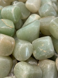 Pierre d'aventurine verte polie, roulée, aux couleurs apaisantes et profondes, surface lisse et arrondie, texture raffinée pour collections de cristaux - Product Image 3