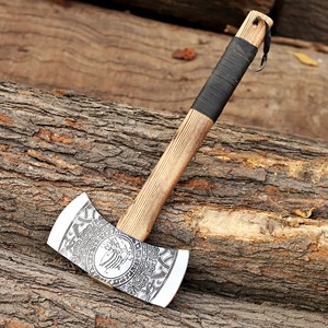Hacha vikinga de doble filo forjada a mano, con acabado ácido, de acero al carbono, mango de madera maciza de fresno, funda de cuero, grado industrial. - Product Image 1