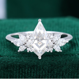 Bague de fiançailles de créateur en argent sterling avec coupe marquise fantaisie certifiée et bague en diamant Moissanite VVS taillée en losange - Product Image 1