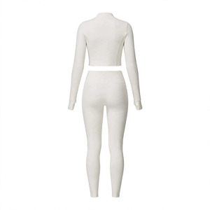 Ensemble de yoga personnalisé pour femme : haut court à col roulé et leggings longs à taille haute élastique, sans couture, 2 pièces - Product Image 2