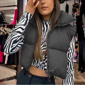 Chaleco de invierno acolchado de alta calidad hecho en Pakistán para mujer, diseño personalizado, venta al por mayor. - Product Image 2