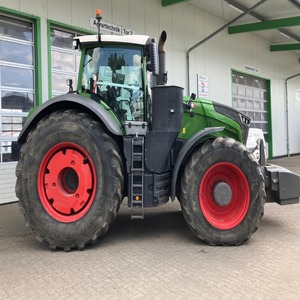 Tracteur agricole Fendt 100 CV 4x4 automatique, système moteur haute performance avec pompe robuste et boîte de vitesses à roulements pour les exploitations agricoles - Product Image 5