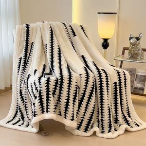 Manta de Felpa Coral Gruesa, Cálida para Invierno, Doble Capa, Cationica, con Rayas, para Sofá o Cama - Product Image 2