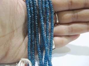 Perles d'apatite néon bleue naturelle, facettées en rondelle, 3-4 mm, brin de 14 pouces de long - Product Image 6