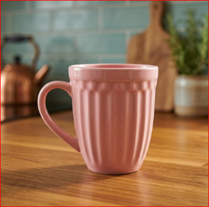 Mug en céramique rose côtelé, tasse à café mate, tasse à thé et caféine pour la maison, le café ou comme cadeau - Product Image 6