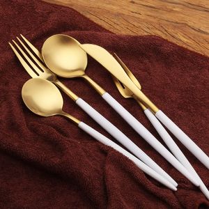 Cubiertos y utensilios de mesa inspirados en el escudo del Imperio que elevan el nivel de suministro global para banquetes de prestigio. - Product Image 6