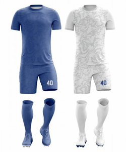 Conjunto de Uniforme de Fútbol Rojo Personalizado Unisex, Manga Corta, Cuello en V, Malla Transpirable, Poliéster que Absorbe la Humedad, Número 7 Impreso en la Parte Delantera - Product Image 2