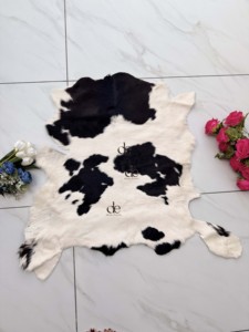 Nouveauté : Tapis en cuir de vachette noir et blanc pour salon, style scandinave bohème, 100 % cuir de vachette naturel - Product Image 1