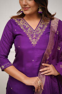 Best Women's Viscose Chanderi solid Straight Purple <b>Kurti</b> with Viscose Chanderi Pant And Jacquard Printed Dupatta Sets - Product Image 4
