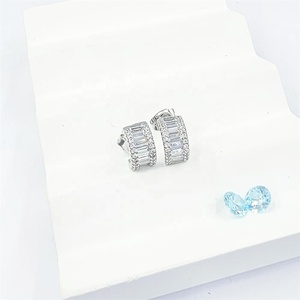 Prix de gros Bijoux de fête Boucles d'oreilles mode plaqué rhodium de haute qualité CZ brillant nouveau modèle de boucles d'oreilles - Product Image 4