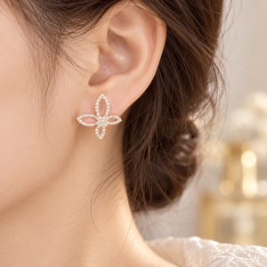 Boucles d'oreilles papillon scintillantes XH pour femmes, clous d'oreilles papillon ajourés, entièrement ornés de strass et de cristaux, bijoux de mode, cadeau - Product Image 4
